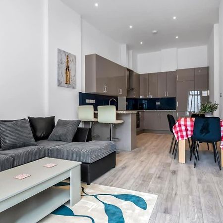 Lovely 1 Bedroom Apartment In Central ووكينغ المظهر الخارجي الصورة