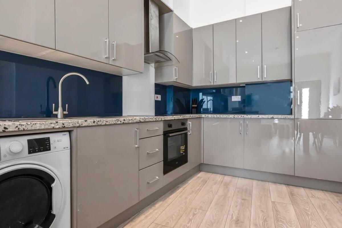 Lovely 1 Bedroom Apartment In Central ووكينغ المظهر الخارجي الصورة