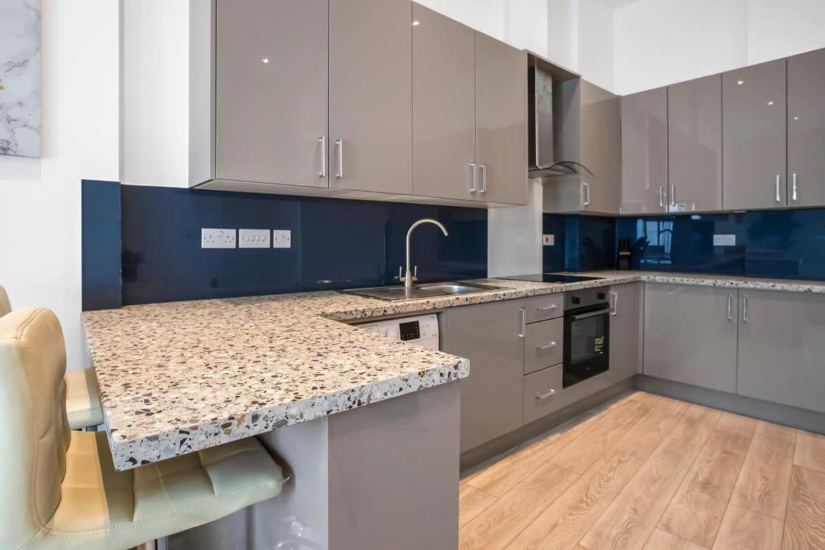 Lovely 1 Bedroom Apartment In Central ووكينغ المظهر الخارجي الصورة
