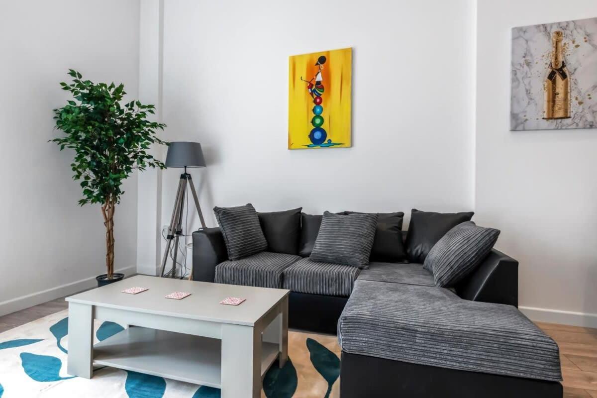 Lovely 1 Bedroom Apartment In Central ووكينغ المظهر الخارجي الصورة