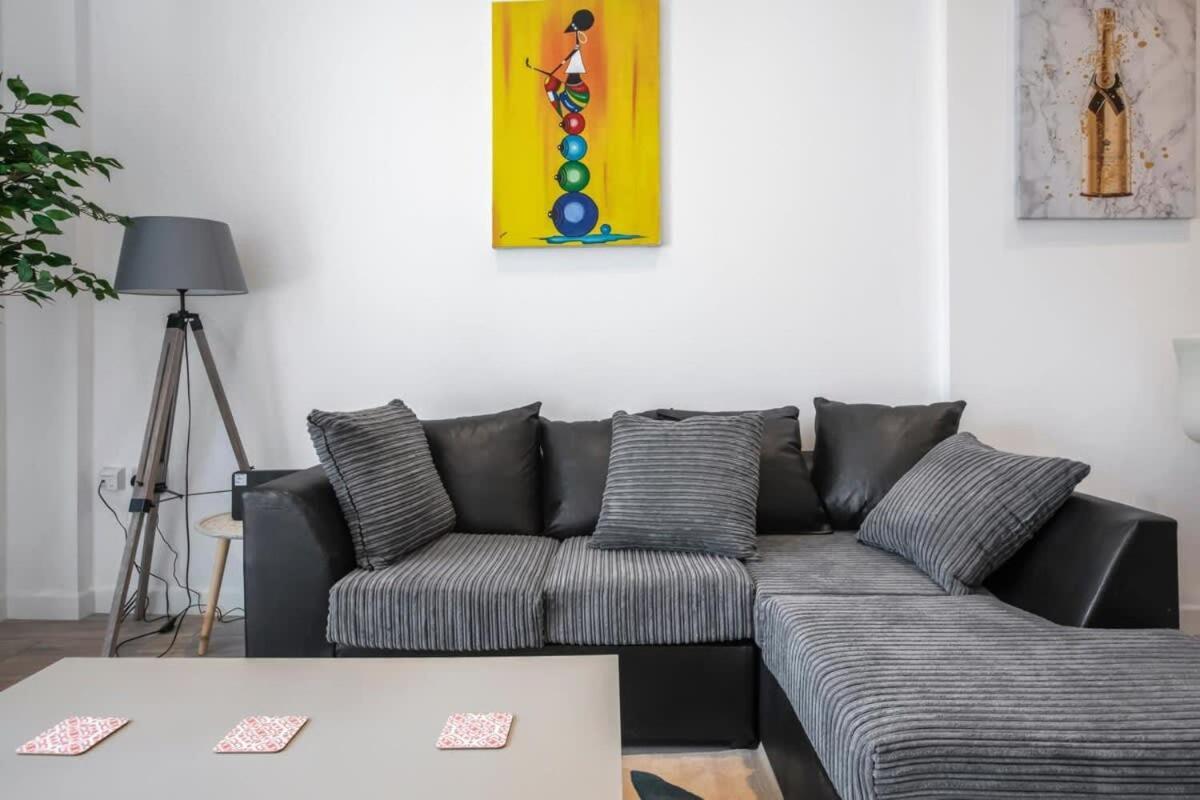 Lovely 1 Bedroom Apartment In Central ووكينغ المظهر الخارجي الصورة